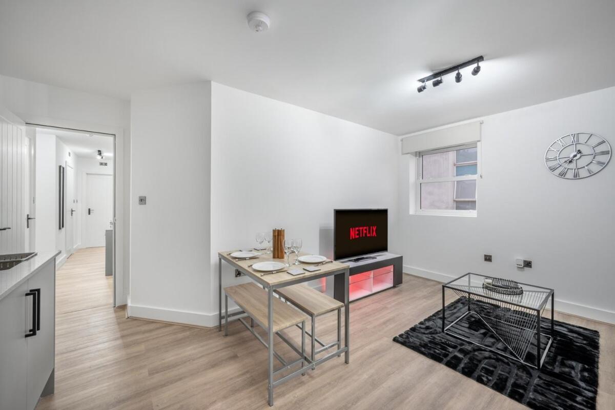 Apartment Stunning Stratford Retreat Free Parking Wifi London